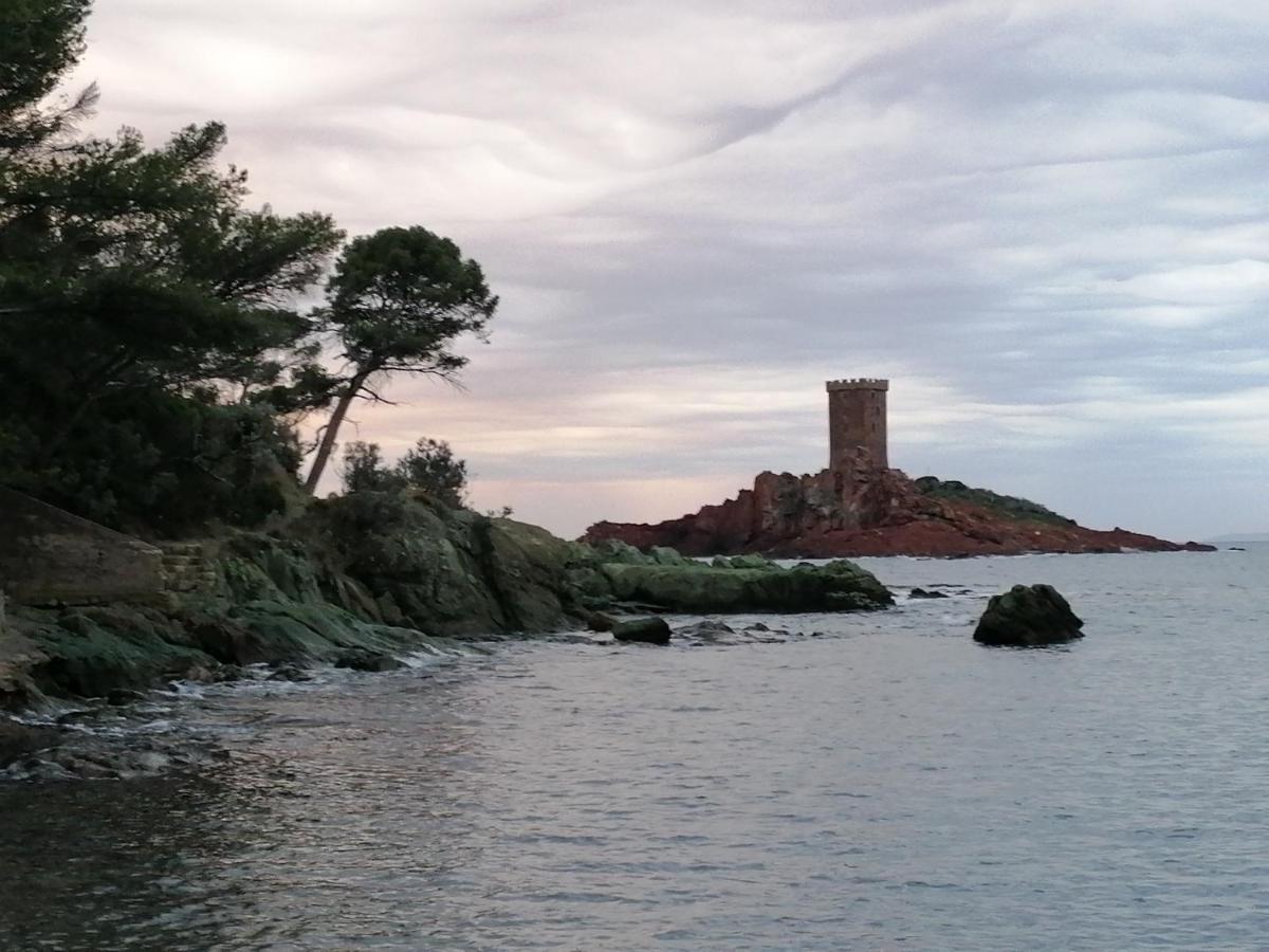 Voilier De Charme A Quai Hotel Saint-Raphaël Kültér fotó